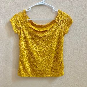 Off shoulder beautiful lace top - fits junior’s Medium size/women Small